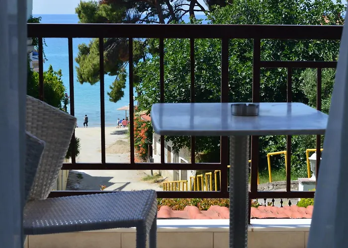 Apartahotel Leonidas And 3*