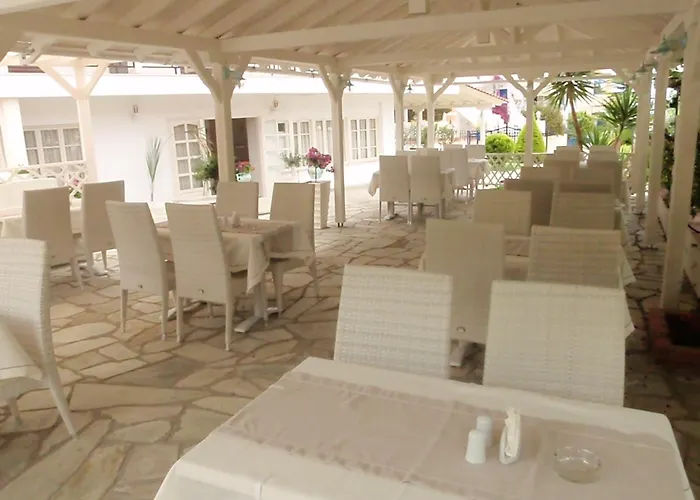 Apartahotel Leonidas And