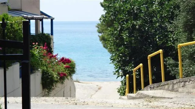 Apartahotel Leonidas And