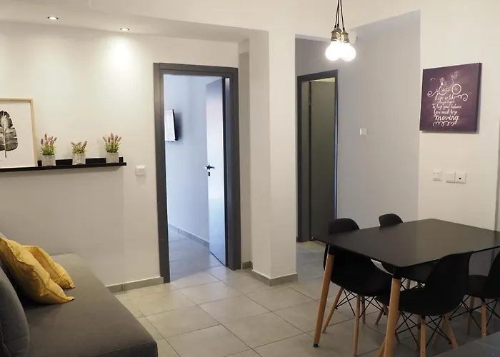 Leonidas And 3* Mola Kalyva